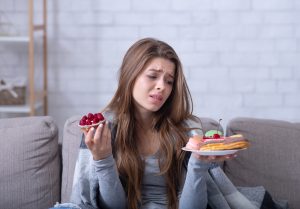 Menina que não quer comer doces pois sofre de Ortorexia Nervosa