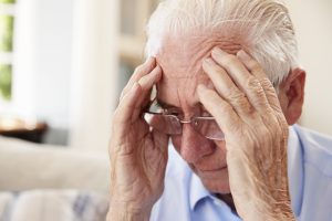 Alguns sintomas de demência podem ser leves e difíceis de detectar.